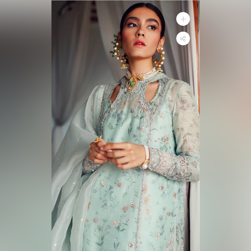 Elegant Suffuse Mint Green Women's Kurta with Delicate Embroidery